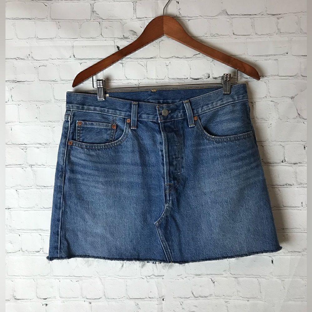 Levi’s Premium Frayed Button-fly Jean Mini Skirt Size 30